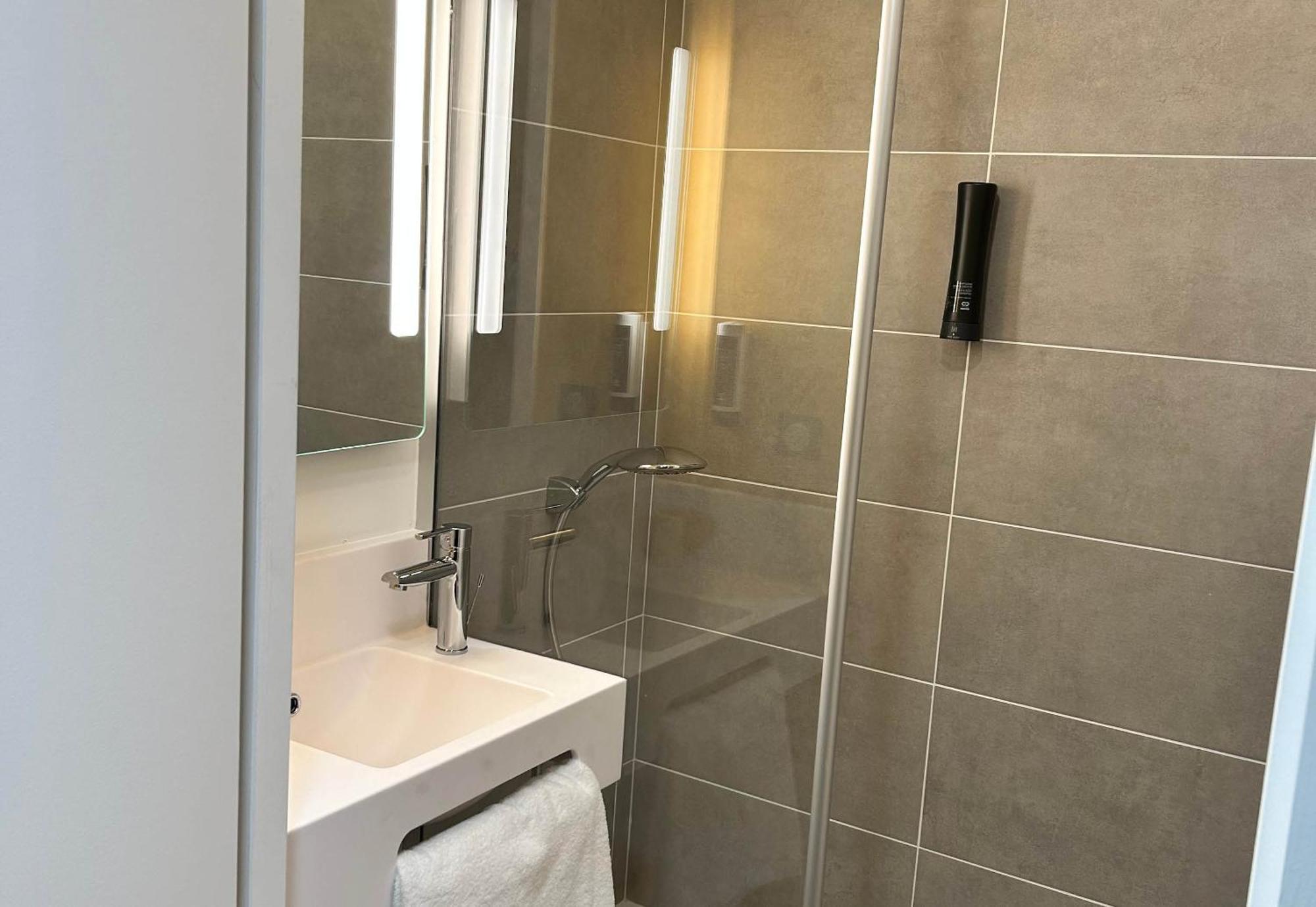 B&B Hotel Cergy Saint-Christophe Gare Exterior photo